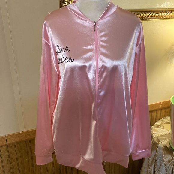 The pink ladies Barbie pink lightweight jacket. Size medium - Picture 5 of 9